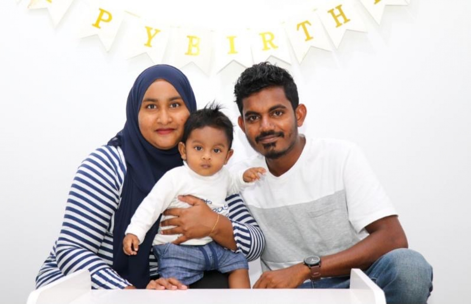 ޝާފިއު އޭނާގެ އަންހެނުންނާއި ދަރިފުޅާއެކު.