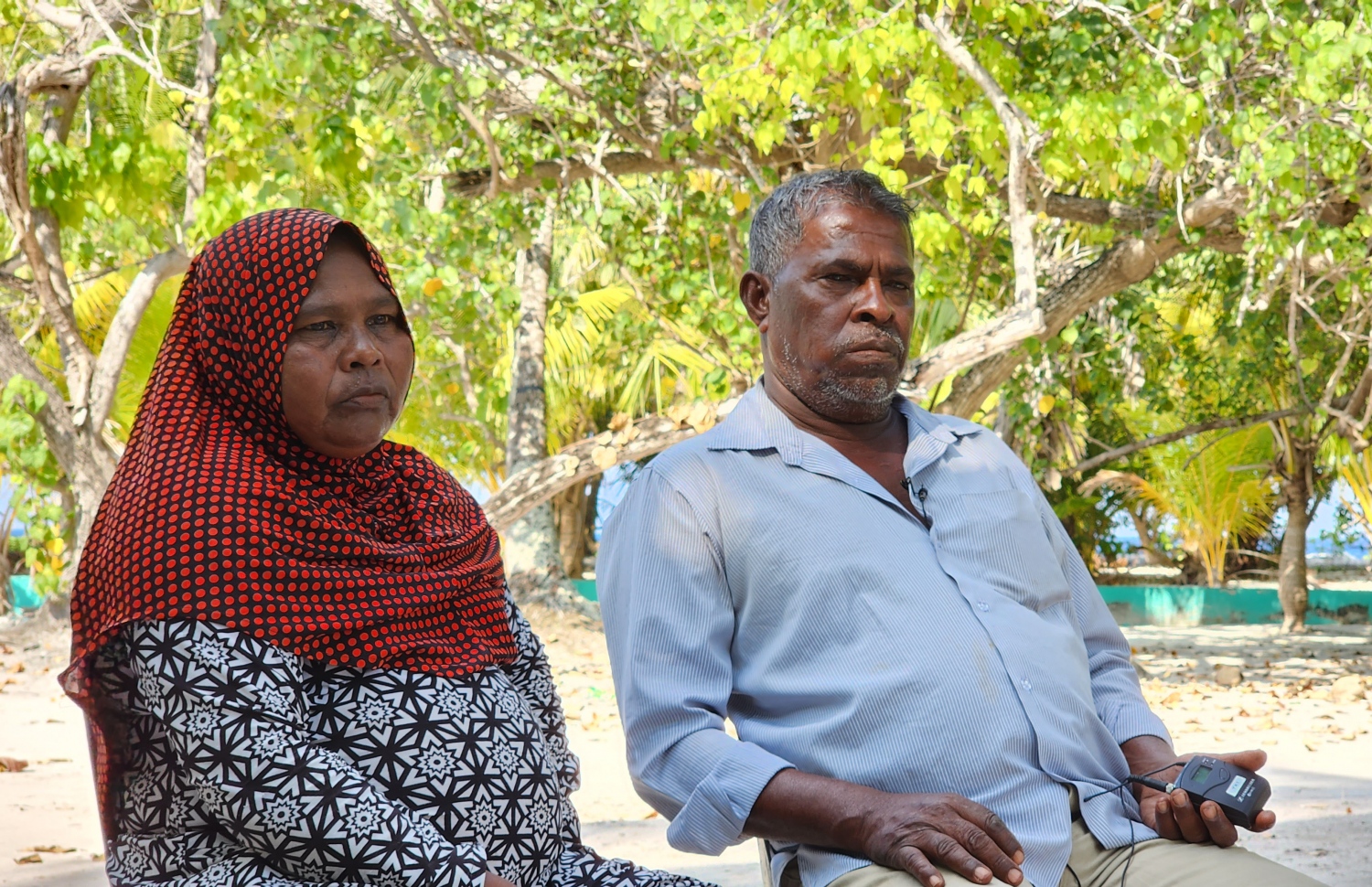 އަހުމަދާއި އަޒީމާ "މިހާރު" އަށް އިންޓަވިއު ދެނީ -- ފޮޓޯ: އިސްމާއިލް ނަސީރު/ މިހާރު