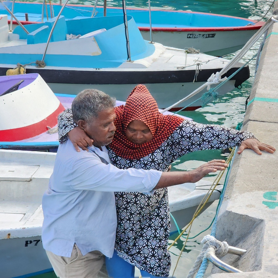 އަޒީމާ ޑިންގީ އަށް އަރުވަނީ: މިއީ ނަމޫނާ ދެމަފިރިން -- ފޮޓޯ: އިސްމާއިލް ނަސީރު/ މިހާރު