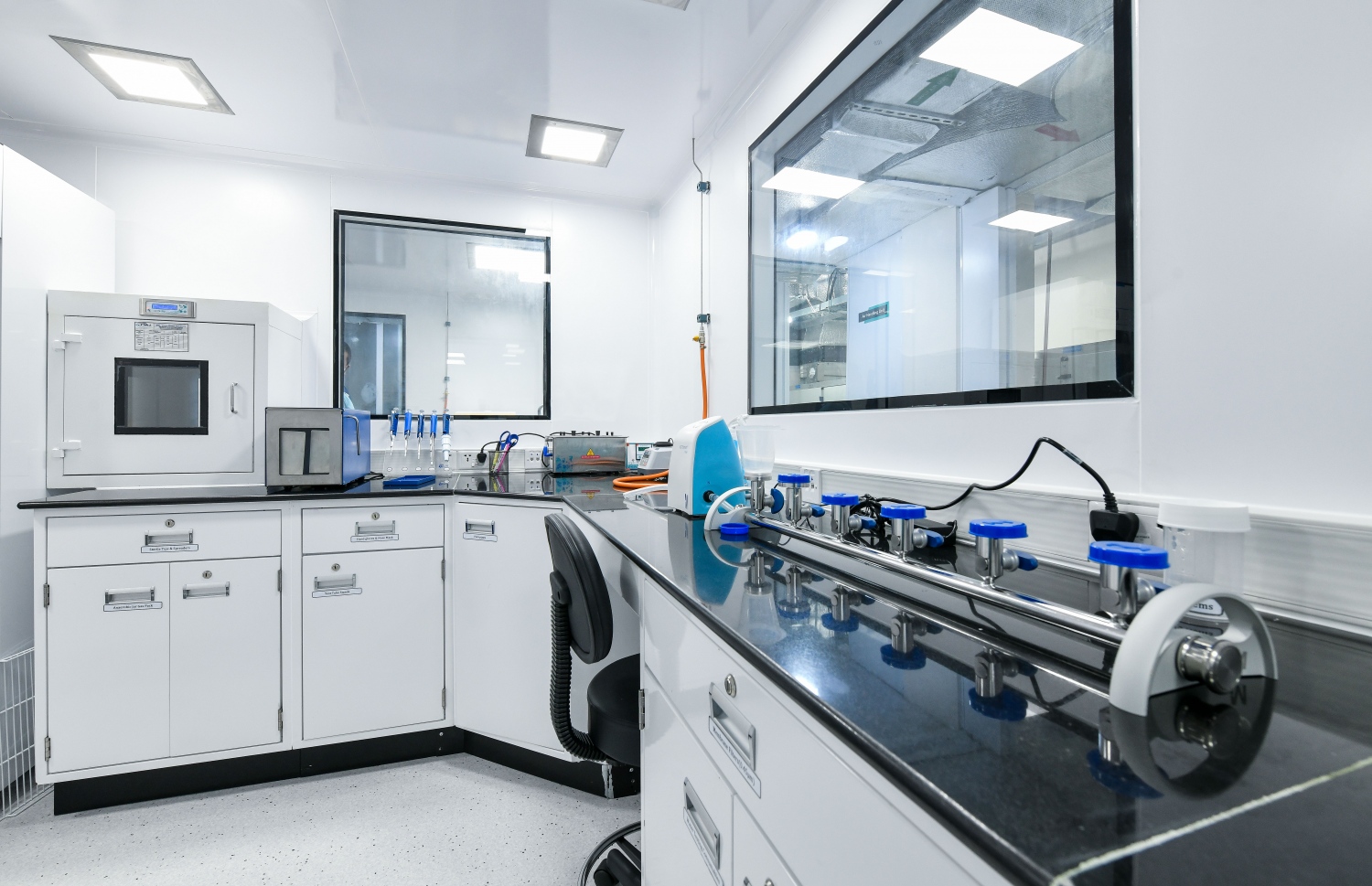 އޭއެމްޑީސީގެ އާ ލެބް. -- ފޮޓޯ: ފަޔާޒް މޫސާ | މިހާރު