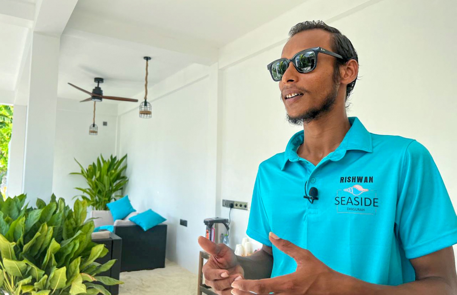 ރިޝްވާން "މިހާރު"އާ ވާހަކަ ދައްކަނީ: އޭނާ ބުނިގޮތުގައި ހުރިހާ ކަމެއްގައި ވެސް ތިން މީހުންނަށް ވާހަކަ ދެކެވި، އެއްބަސްވެވޭ.