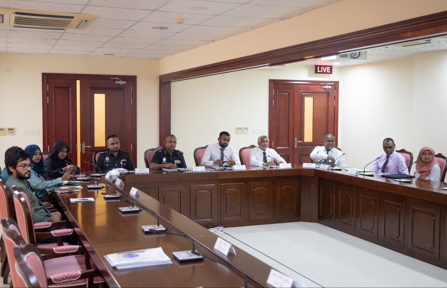 ރައްޔިތުން މަޖިލީހުގެ އެސްއޯއީ ކޮމެޓީން މިއަދު ބޭއްވި ބައްދަލުވުމުގެ ތެެރެއިން.-- ފޮޓޯ: މަޖިލިސް