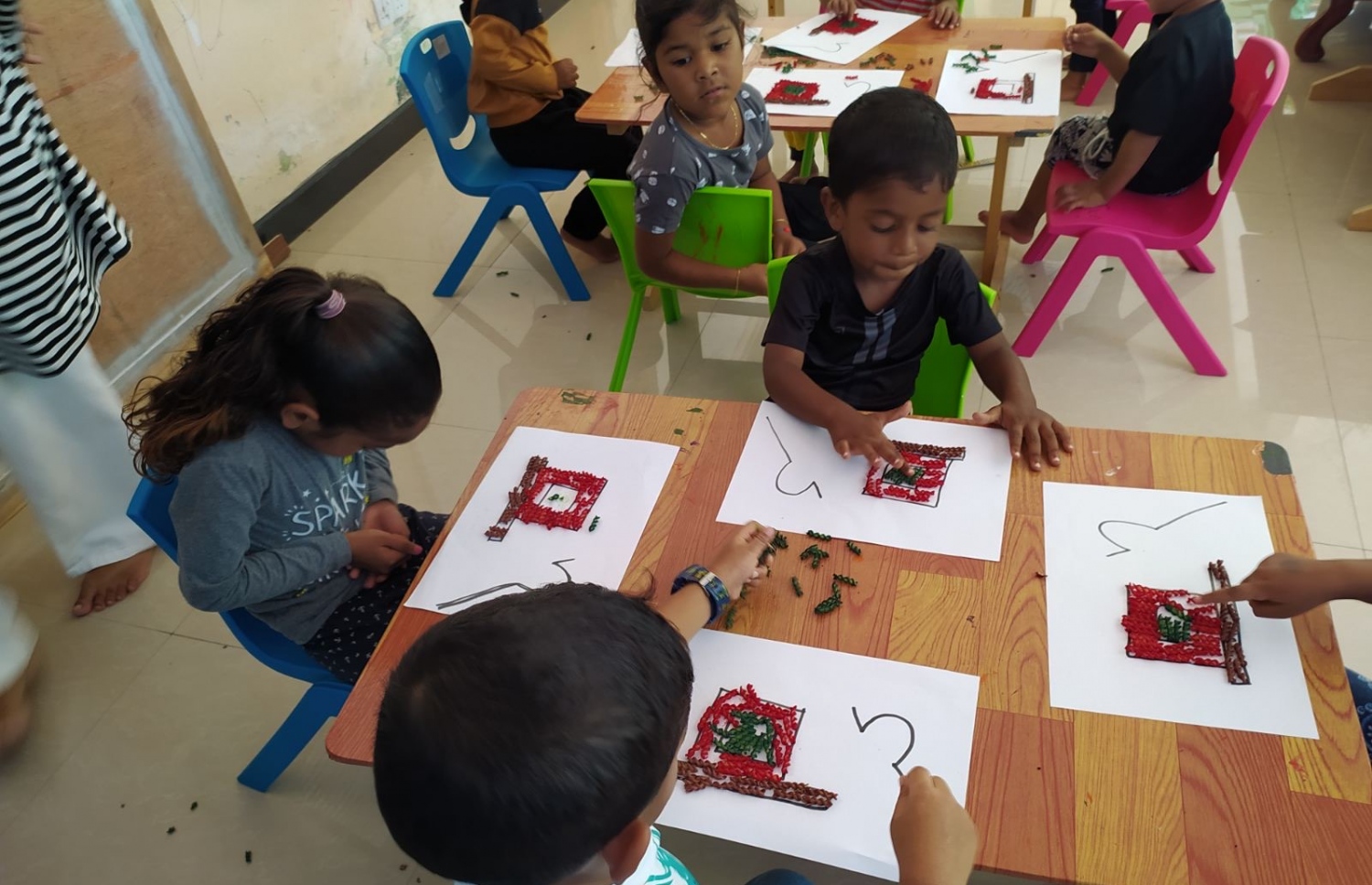 އުމްނިއްޔާގެ ދަރިވަރުން ޓިއުޝަން ނަގަނީ