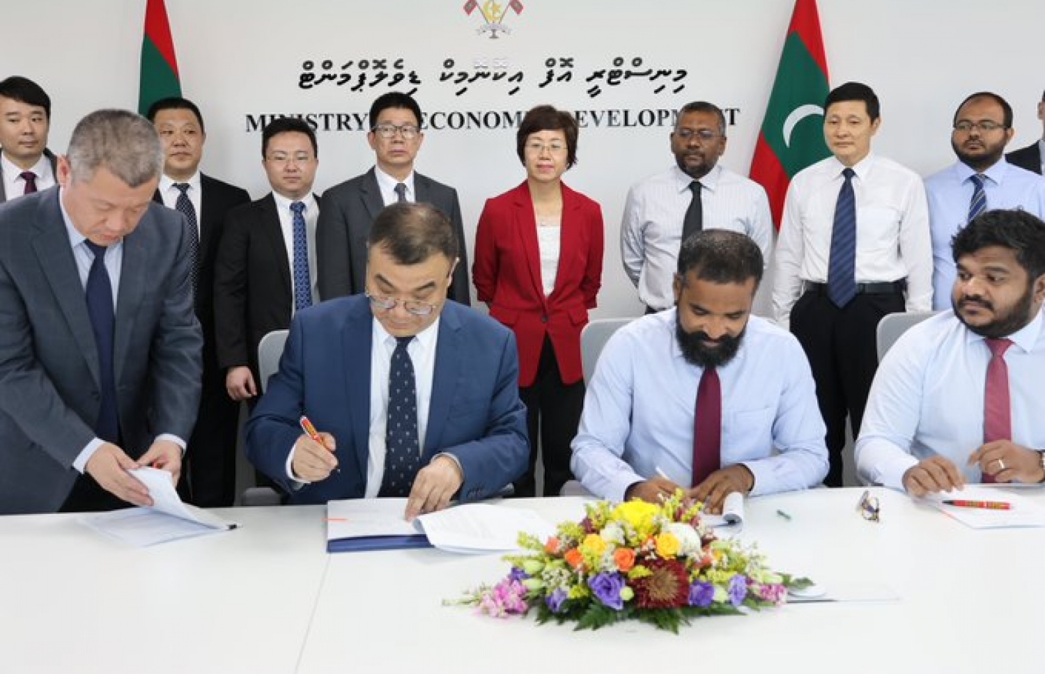 ހަންކެޑެ، އިންޓަގްރޭޓެޑް ޓޫރިޒަމް ކޮންސެޕްޓަށް ތަރައްގީ ކުރަން މޯލްޑިވްސް ފަންޑު މެނޭޖްމެންޓް ކޯޕަރޭޝަން (އެމްއެފްއެމްސީ) އިން ޗައިނާ ކުންފުންޏާ ހަވާލު ކުރުމަށް އެއްބަސްވުމުގައި މިދިޔަ މާޗް 30 ގައި ސޮއިކުރަނީ.--- ފޮޓޯ: އެމްއެފްއެމްސީ