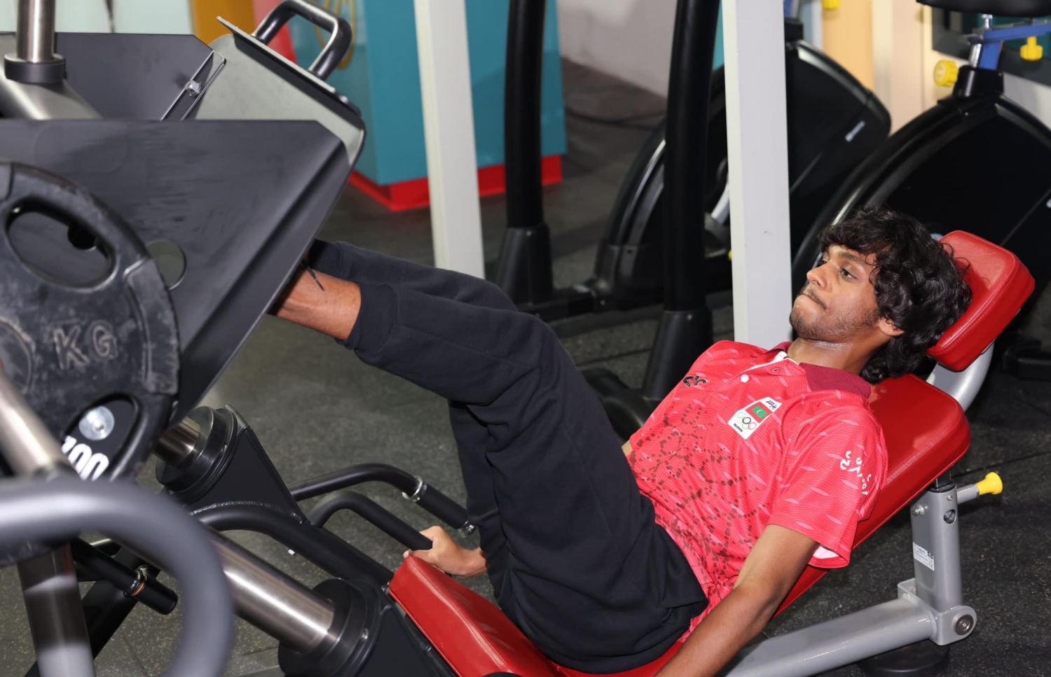 "އަރުތަ ޖިމް" ގައި އެތުލީޓަކު ކަސްރަތުކުރަނީ. --ފޮޓޯ: ސްޕޯޓްސް މިނިސްޓްރީ