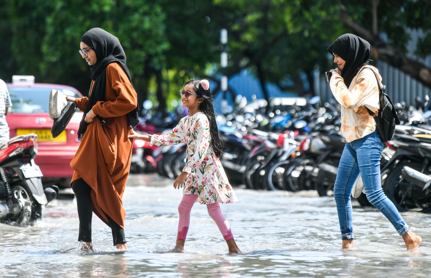 ބޯ ވާރެއާއެކު މާލޭގައި އާދަޔާ ހިލާފަށް ފެންބޮޑުވުން