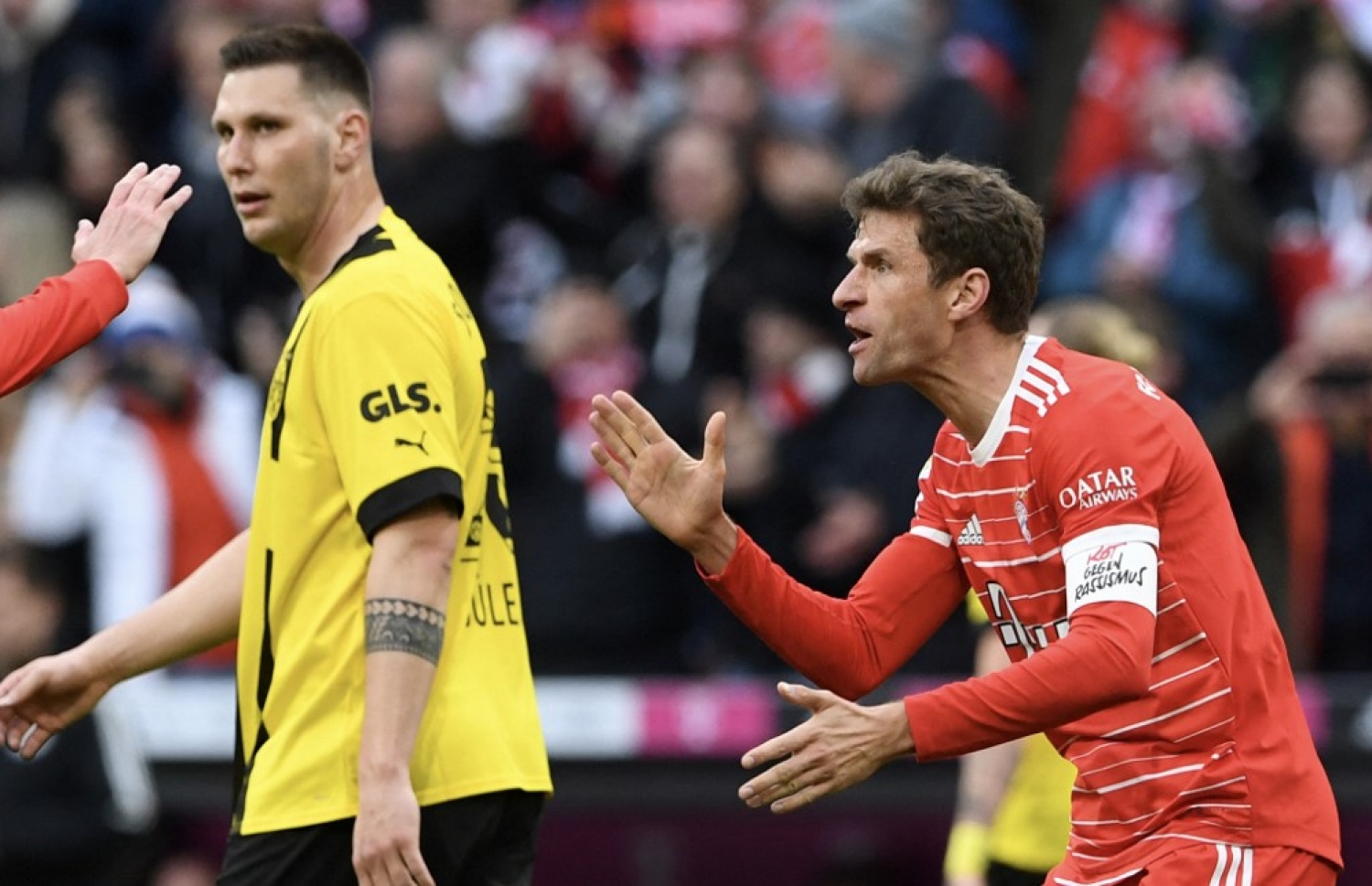 މުލާ، މެޗުގައި އޭނާގެ ދެވަނަ ގޯލު ޖެހުމަށް ފަހު އުފާފާޅު ކުރަނީ. -- ފޮޓޯ: އޭއެފްޕީ