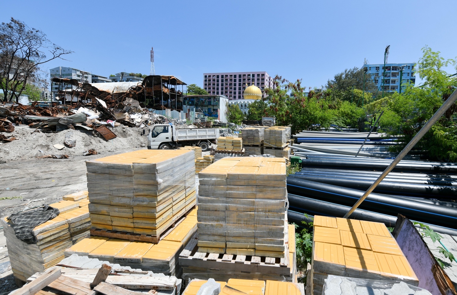 ޔޫތު މިނިސްޓްރީގެ ގުދަން ހުންނަ ބިން: މިނިސްޓްރީއަށް އެ ބިން ދިންކަމުގެ އެއްވެސް ލިޔެކިޔުމެއް ނެތް ކަމަށް ސިޓީ ކައުންސިލުން ބުނޭ.-- ފޮޓޯ: ފަޔާޒް މޫސާ | މިހާރު