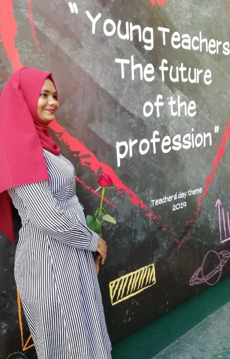 ޝާނީ މިސް: ކަލާފާން ސްކޫލުގައި ޕްރައިމަރީ ގްރޭޑްތަކަށް ކިޔަވައިދިނުމަށް ފަހު ރަށަށް ބަަދަލުވާން ޖެހުނީ ކޮވިޑުގައި ދިމާވި ހާލަތާ ހެދި.