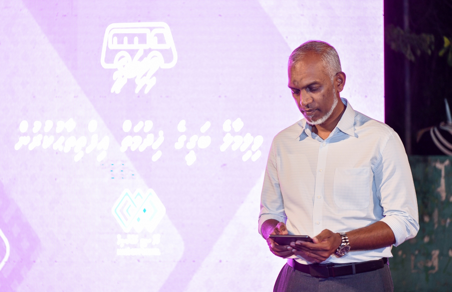 ބަގީގެ ހިދުމަތް ފެށުމަށް މިރޭ ވިލިމާލޭގައި ބޭއްވި ހާއްސަ ރަސްމިއްޔާތުގައި މުއިއްޒު ބައިވެރިވެލައްވަނީ.-- ފޮޓޯ: ފަޔާޒް މޫސާ \ މިހާރު