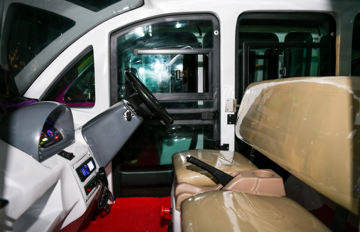 ބަގީއެއްގެ އެތެރެ: ވިލިމާލޭގައި ބޭނުންކުރަން 10 ބަގީ ވަނީ ގެނެސްފައި -- ފޮޓޯ: ފަޔާޒު މޫސާ | މިހާރު