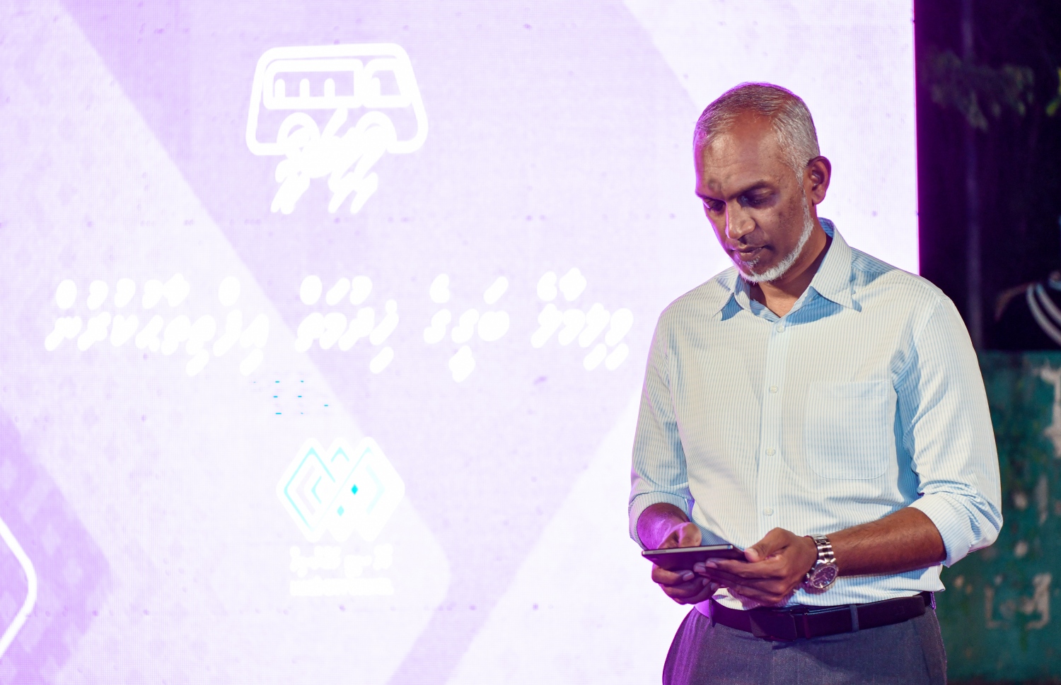 މޭޔަރު ޑރ. މުހައްމަދު މުއިއްޒު ވިލިމާލޭގައި ރަސްމީކޮށް ބަގީގެ ހިދުމަތް ފައްޓަވައި ދެއްވަނީ -- ފޮޓޯ: ފަޔާޒު މޫސާ | މިހާރު