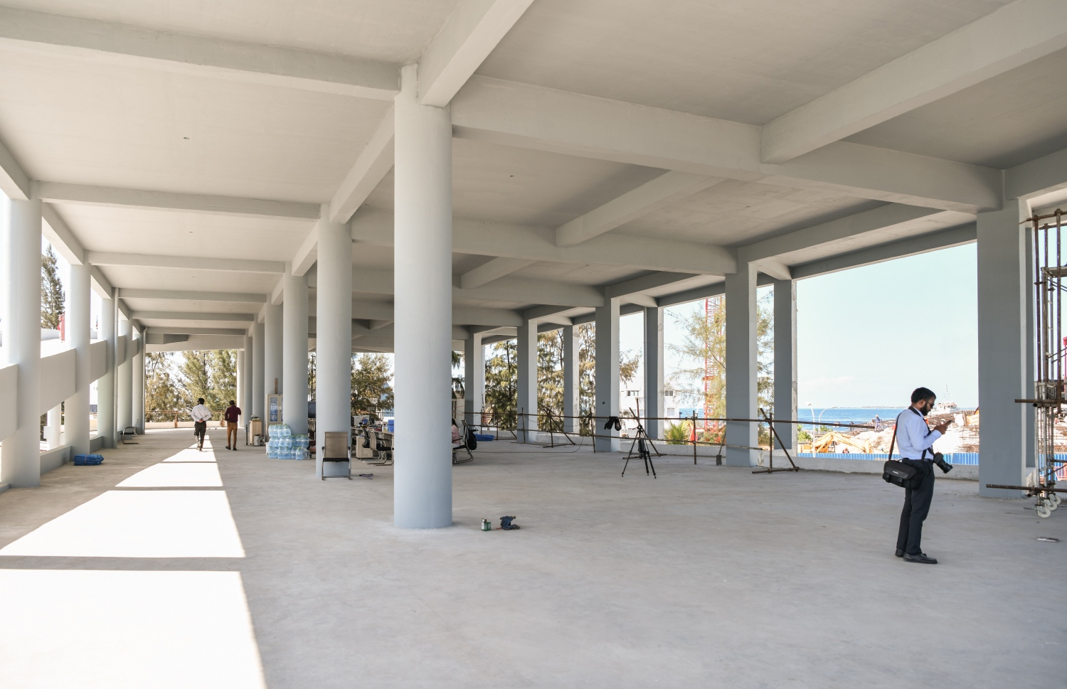 މާލޭ އިންޑަސްޓްރިއަލް ޒޯނުގައި ހަދަމުން އަންނަ ވެމްކޯގެ ވޭސްޓް ޓްރާންސްފާ ސްޓޭޝަންގެ ކުނި ޖަމާކުރާ އިމާރާތުގެ އެތެރެ: އަންނަ ޖުލައި މަހު މިތަން ބޭނުންކުރަން ފަށާނެ.-- ފޮޓޯ: ނިޝާން އަލީ | މިހާރު