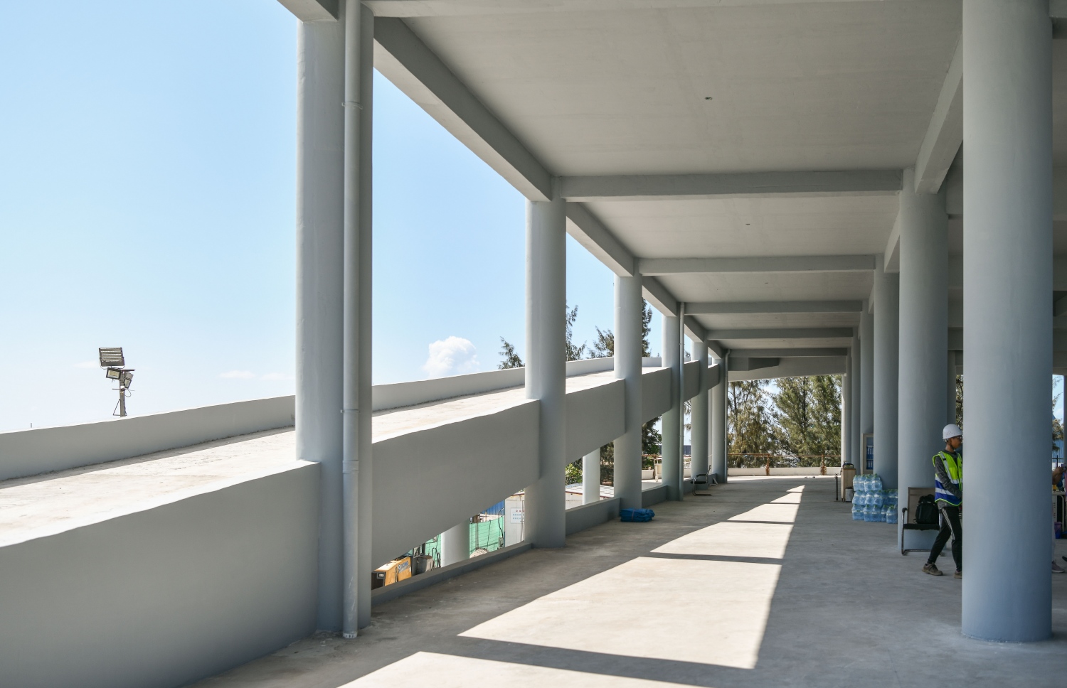 މާލޭ އިންޑަސްޓްރިއަލް ޒޯނުގައި ހަދަމުން އަންނަ ވެމްކޯގެ ވޭސްޓް ޓްރާންސްފާ ސްޓޭޝަންގެ ކުނި ޖަމާކުރާ އިމާރާތުގެ އެތެރެ: އަންނަ ޖުލައި މަހު މިތަން ބޭނުންކުރަން ފަށާނެ.-- ފޮޓޯ: ނިޝާން އަލީ | މިހާރު