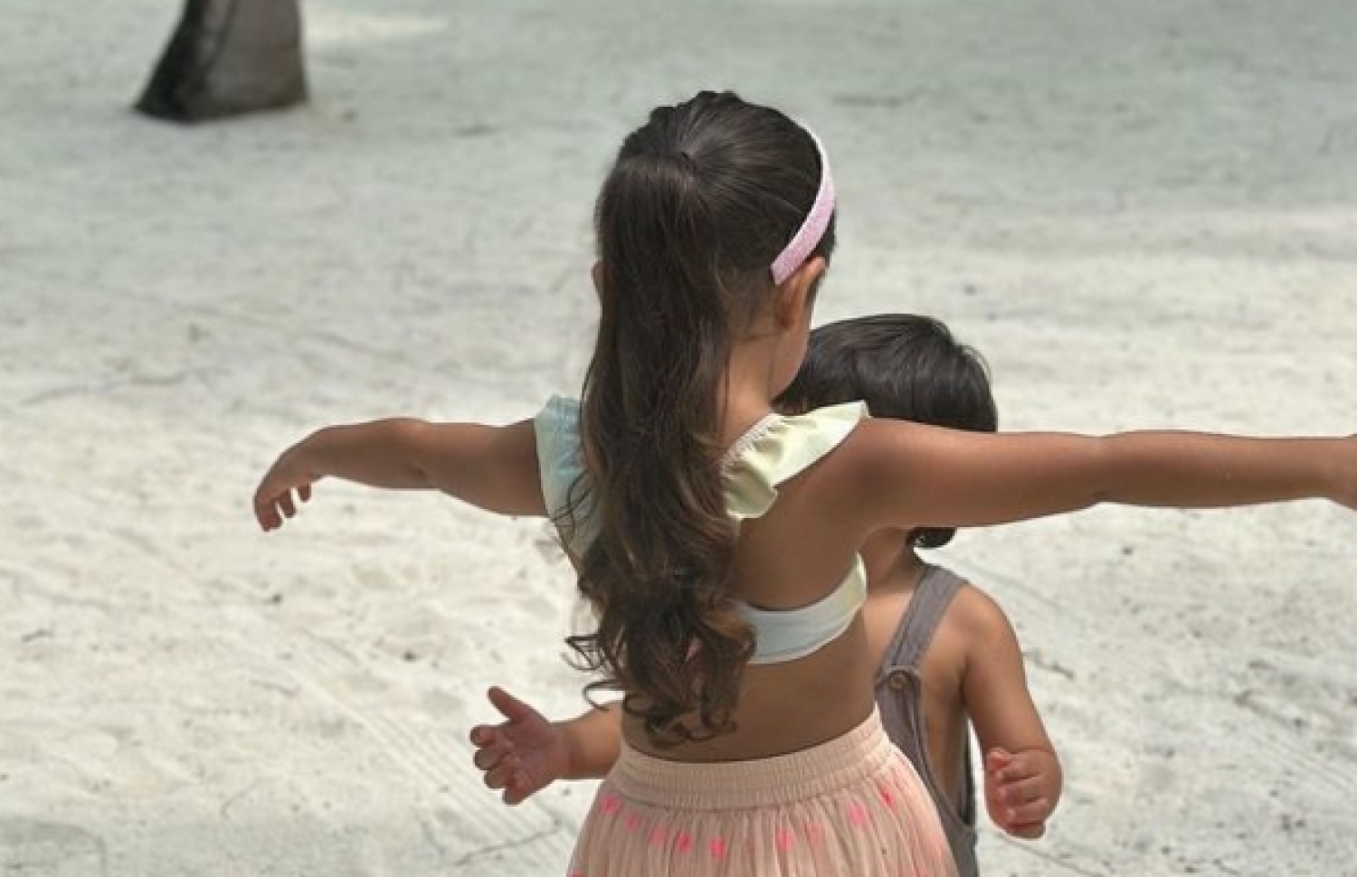 ނެހާ އާއި އަންގަދަގެ ދެ ދަރިން ރާއްޖޭގައި