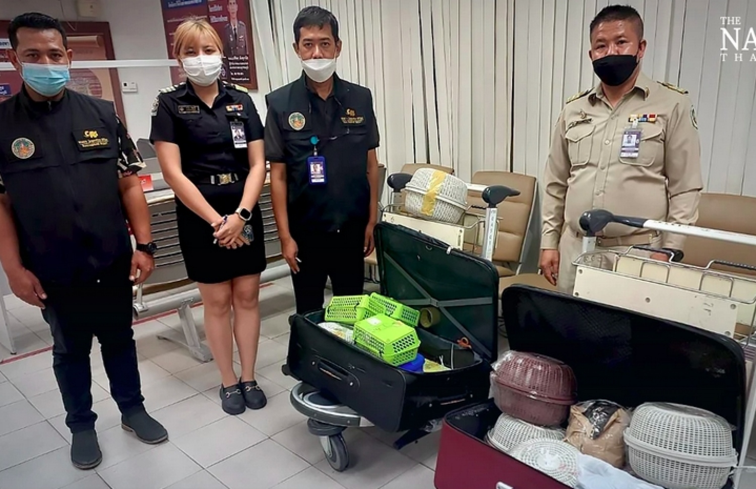 ހިމާޔަތްކޮށްފައިވާ ދޫނިތަކެއް ތައިލެންޑުން ބޭރުކުރަން އުޅެނިކޮށް އަތުލައިގަނެ ކަސްޓަމްސް އިން ފާސްކުރަނީ. -- ފޮޓޯ: ދަ ނެޝަނަލް