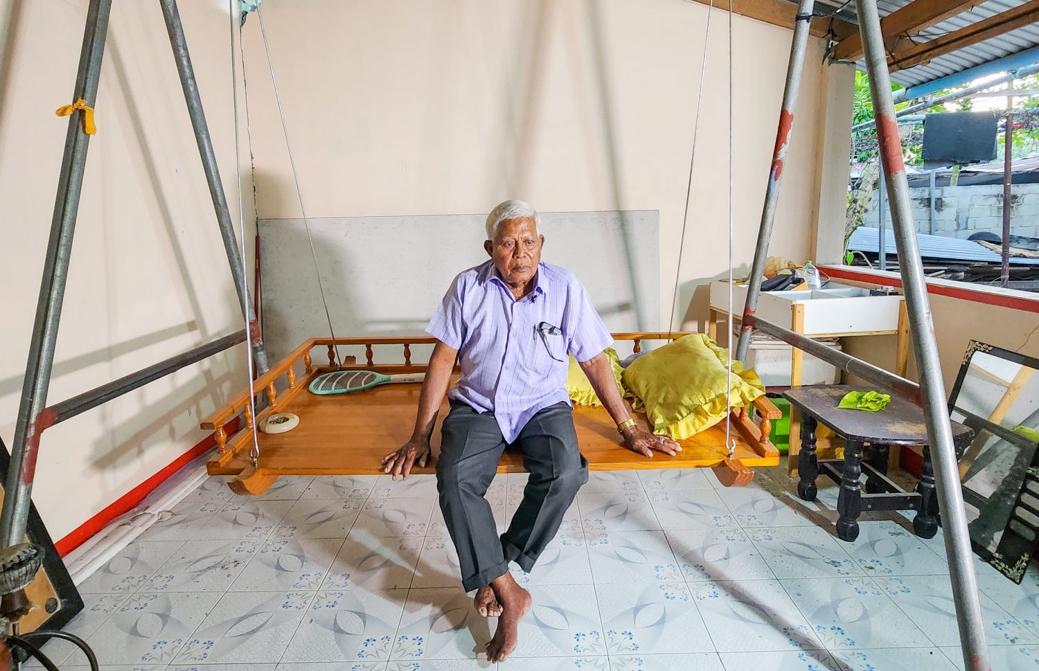 އިދުރީސް "މިހާރު" އަށް އިންޓަވިއު ދެނީ -- ފޮޓޯ: މިހާރު