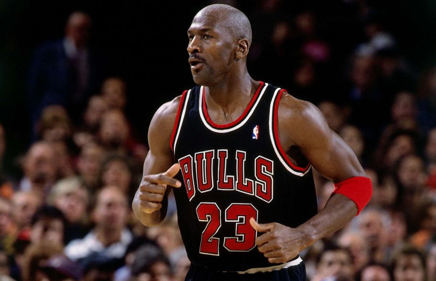 މައިކަލް ޖޯޑަން: "ނައިކީ" އާ އެކު ވި އެއްބަސްވުމަށް ފަހު އޭނާ އަށް ވަނީ މިހާތަނަށް 1.3 ބިލިއަން ޑޮލަރަށް ވުރެ ބޮޑު އާމްދަނީއެއް ލިބިފައި