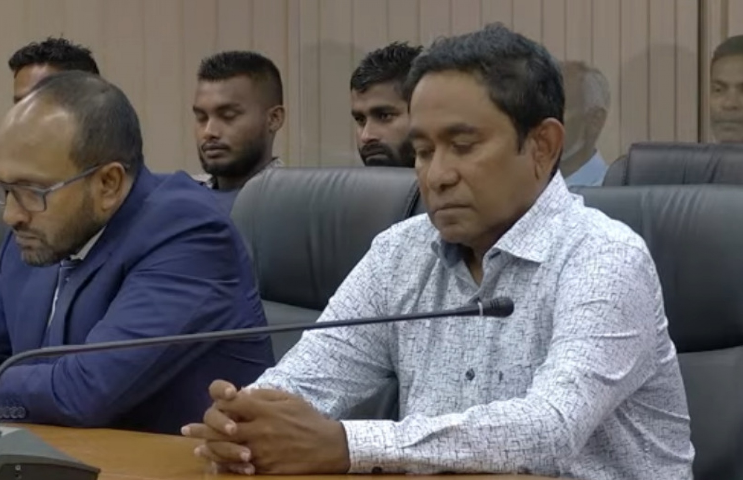 ޔާމީން މިއަދުގެ އަޑުއެހުމުގައި ---