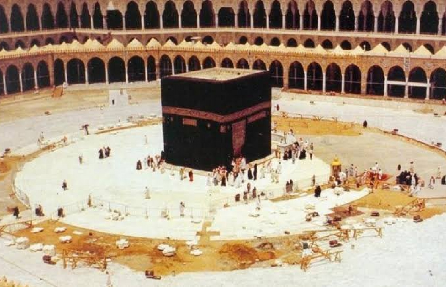 މައްކާގެ ހަރަމްފުޅުގައި ތާސޮސް މަރުމަރު ހިލަ ޖެހުމުގެ މަސައްކަތް 1979 ވަނަ އަހަރުގެ ތެރޭގައި ކުރިއަށް ދަނީ