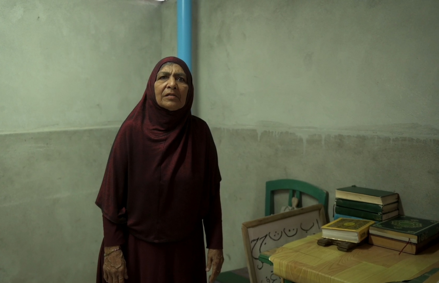 ލަތީފާ، އޭނާ ގުރުއާން ކިޔަވައިދޭ ތަނުގައި މަޑުކޮށްލައިގެން.