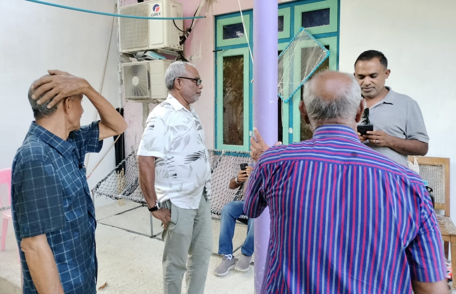 ގުރައިދޫ ދާއިރާގެ ބައި އިލެކްޝަނުގައި އަދުރޭ ބަޔަކާ ބައްދަލުކުރައްވަނީ.