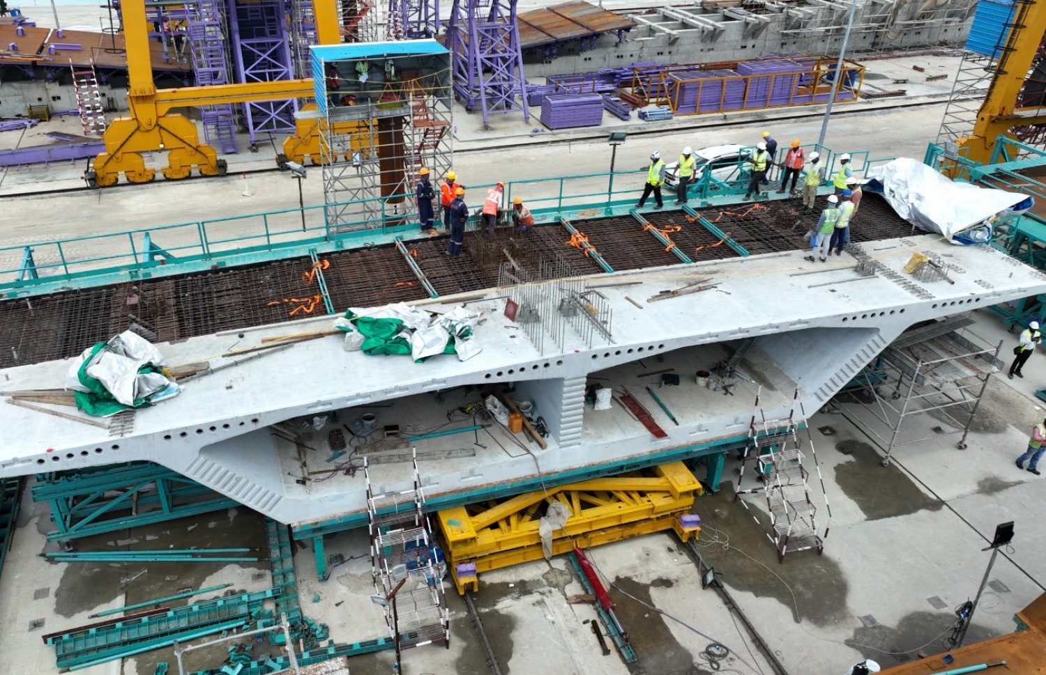 އެފްކޮންސްިން ސެގްމެންޓެއް ތައްޔާރު ކުރަނީ. ސެގްމެންޓްތައް ހަދަނީ އެ ހެދުމަށް ހާއްސަ ފްރޭމްތަކެއް ބޭނުންކޮށްގެން--