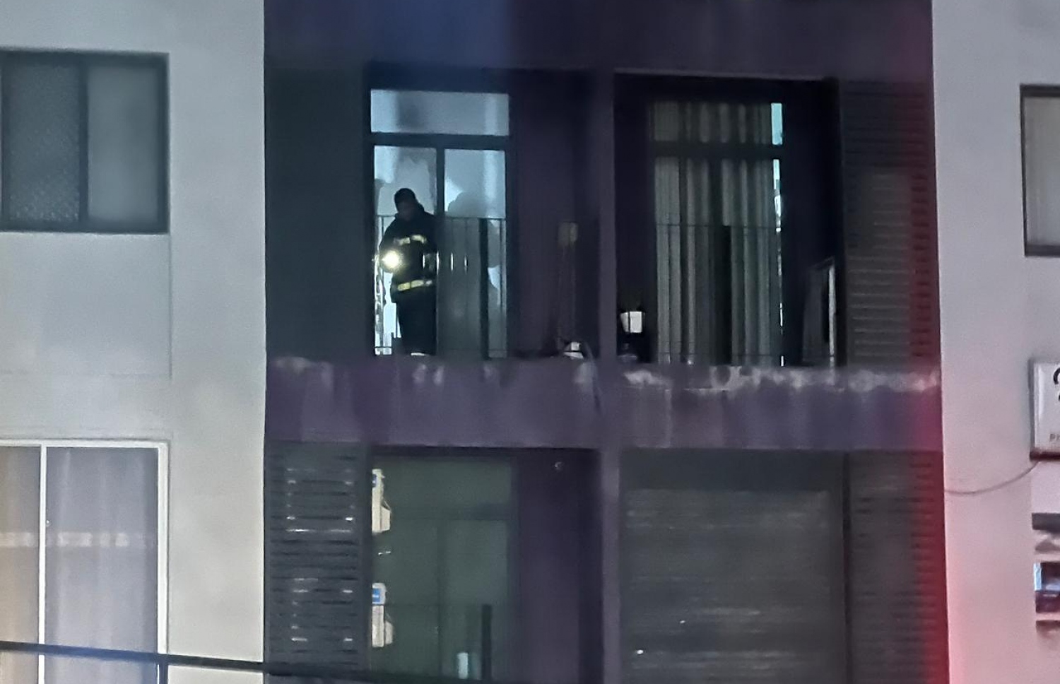 ހިޔާ ފްލެޓެއްގެ ބެލްކަނީގައި އިއްޔެ ރޭ ރޯވި އަލިފާންގަނޑު ނިއްވަން ސިފައިން ހަރަކާތްތެރިވަނީ