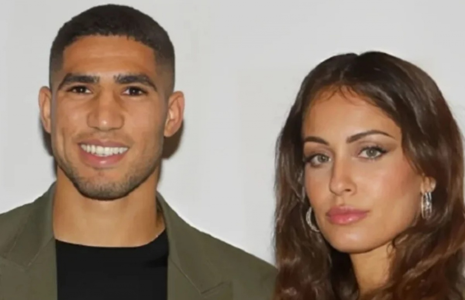 ހަކީމީ އޭނާގެ ކުރީގެ އަންހެނުންނާ އެކު.