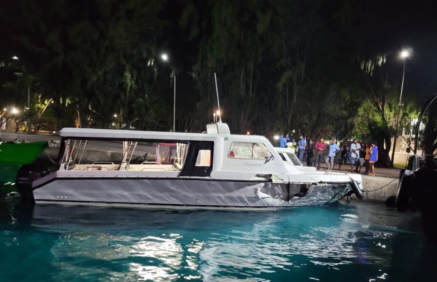 ކަނޑުމަތީ އެކްސިޑެންޓުގައި ގެއްލުން ލިބުނު ލޯންޗު ވިލިމާލެ ބަނދަރުގައި.-- ފޮޓޯ: މެރިން ޕޮލިސް