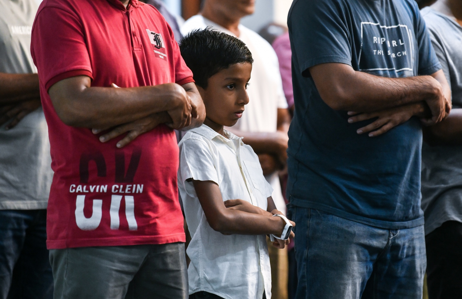 މި ރޯދަމަހުގެ ހަތާވީސް ވިލޭރޭ ކުރި ދަމުނަމާދުގައި ކުޑަކުއްޖަކު ބައިވެރިވަނީ.--- ފޮޓޯ: ފަޔާޒު މޫސާ | މިހާރު