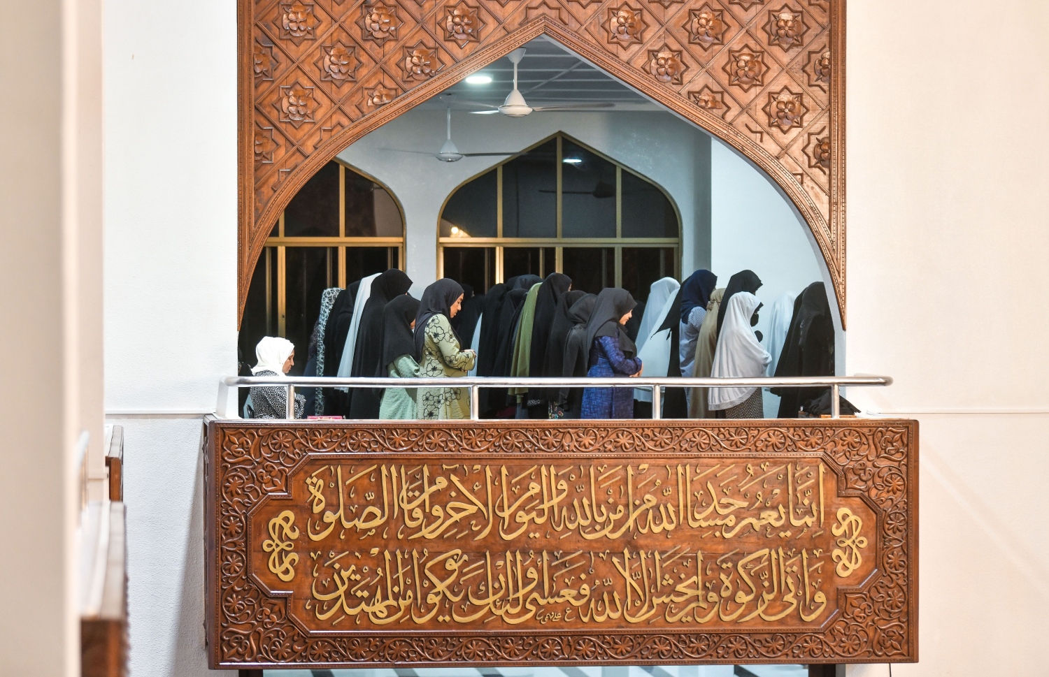 އިސްލާމީ މަރުކަޒުގައި ކުރި ހަތާވީސް ވިލޭރޭގެ ދަމުނަމާދުގައި އަންހެނުން ބައިވެރިވަނީ.--- ފޮޓޯ: ފަޔާޒު މޫސާ | މިހާރު