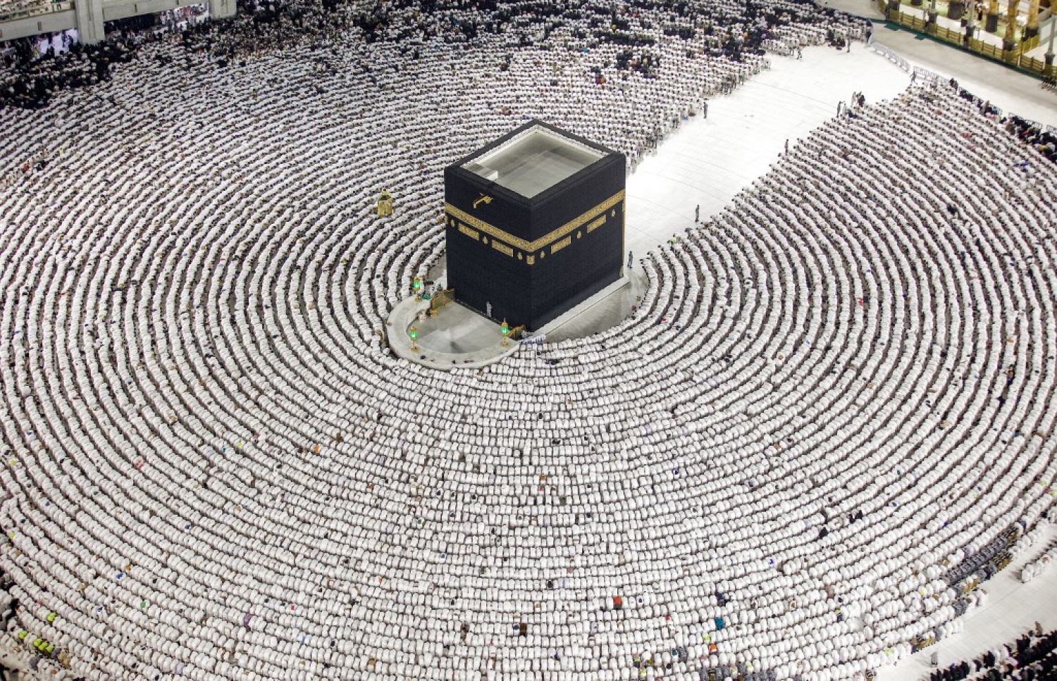 27 ވިލޭރޭ: ދެ މިލިއަނަނަށް ވުރެ ގިނަ މީހުންނާއެކު ހަރަމްފުޅު ފުރާލައިފި