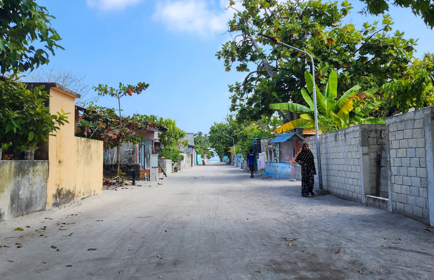 ފީއަލީގެ މަގެއް: މީހުން ދިރިއުޅޭލެއް މަދު -- ފޮޓޯ: ވިޝާހު ޒަރީރު/ މިހާރު