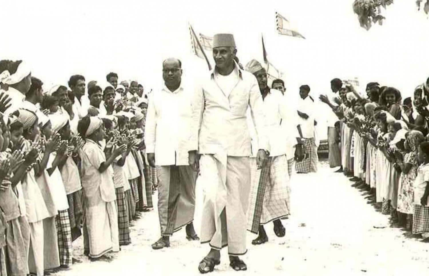 ރޯނުވެށުމުގެ މުބާރާތަކަށް މުހައްމަދު ފަރީދު ބ. ތުޅާދޫ އަށް ވަޑައިގެން އަތިރިމަތީގައި.