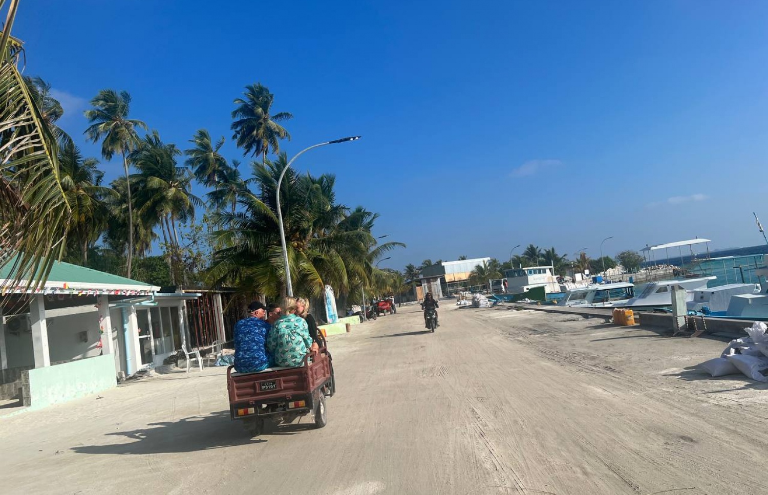 ދިގުރަށް ބަނދަރު ސަރަހައްދު: އިގްތިސާދީ ގޮތުން ހަލަބޮލި ރަށެއް.