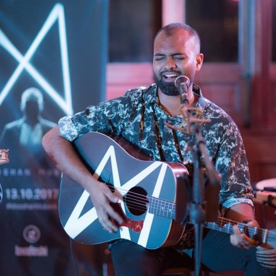 މާގިރި ހޮޓެލްގައި މޫޝަން ޕާފޯމްކުރަނީ. -- ފޮޓޯ: މާގިރި ހޮޓެލް