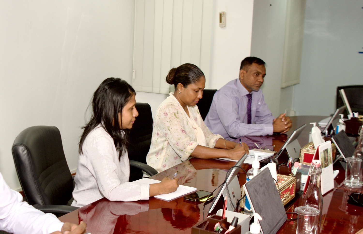 ޕީޕީއެމާއެކު ބޭއްވި ބައްދަލުވުމުގައި ޖޭއެސްސީގެ ރައީސް ހިސާން ބައިވެރިވެވަޑައިގަންނަވަނީ.-- ފޮޓޯ: ޖޭއެސްސީ