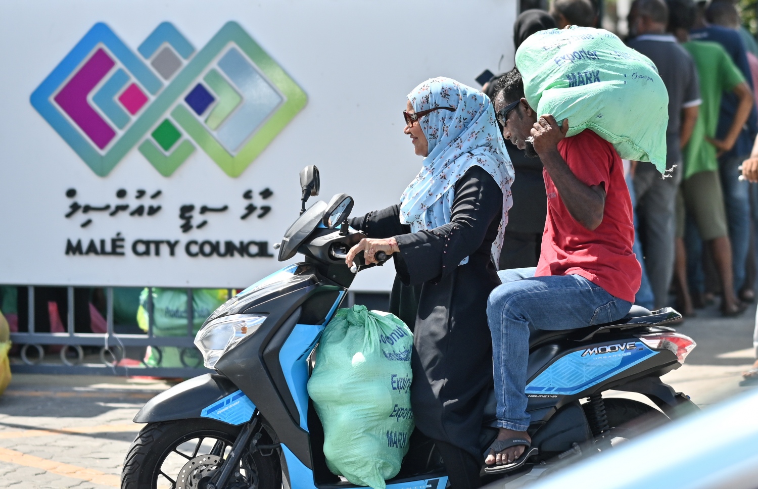 ޗަމްޕާ ބްރަދާސްގެ ކާއްޓާއި ކަރާ ހޯދަން ބޮޑު ކިއުއެއް