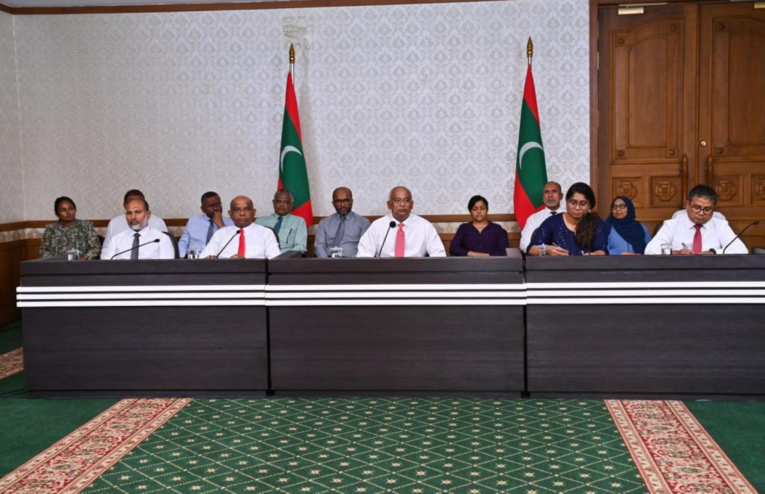 ރައީސް އޮފީހުގައި މިރޭ ބޭއްވި ނޫސްވެރިންގެ ބައްދަލުވުން -- ފޮޓޯ: ރައީސް އޮފީސް