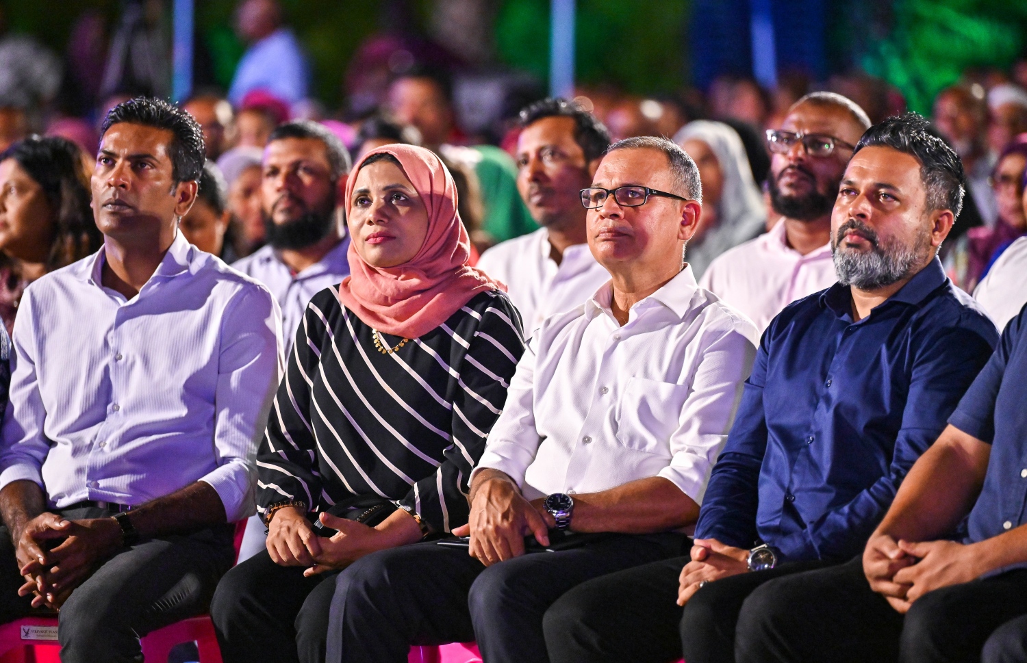 އިދިކޮޅުން "ޗަގޯސް" ގެ ނަމުގައި ބޭއްވި ޖަލްސާގައި އިދިކޮޅު ކޯލިޝަންގެ ރައްޔިތުންގެ މަޖިލިހުގެ ބައެއް މެމްބަރުން ބައިވެރިވެވަޑައިގަންނަވަނީ.--- ފޮޓޯ: ފަޔާޒު މޫސާ | މިހާރު