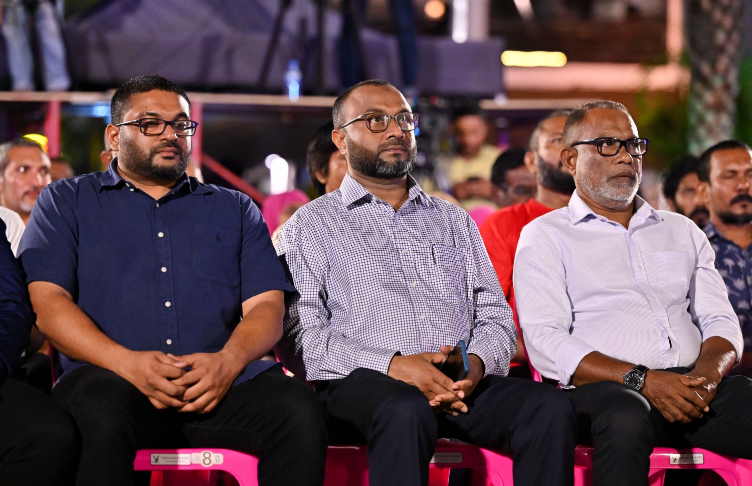 (ކ-ވ) ޕީއެންސީގެ ރައީސް އަބްދުއްރަހީމް އަބްދުﷲ އާއި ކުރީގެ އިސްލާމިކް މިނިސްޓަރު ޑރ މުހައްމަދު ޝަހީމް އަލީ ސައީދު އަދި ގުރައިދޫ ދާއިރާގެ މެމްބަރު މުހައްމަދު ޣައްސާން މައުމޫން އިދިކޮޅުން ބޭއްވި "ޗަކޯސް" ޖަލްސާގައި ބައިވެރިވަޑައިގަންނަވަނީ.-- ފޮޓޯ: ފަޔާޒު މޫސާ | މިހާރު