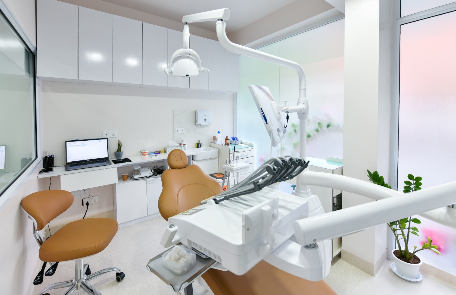 ޑރ. ނާއިފާގެ އޯރަކެއާ ކްލިނިކުގެ އެތެރެ. -- ފޮޓޯ: ފަޔާޒް މޫސާ | މިހާރު