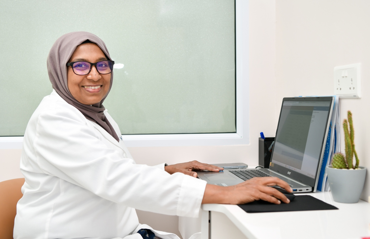 ނާއިފާ ހިދުމަތް ދެއްވަނީ: އޭނާއަށް ކުރިއަށް ވަޑައިގެންނެވުނީ ހޯއްދެވި އިތުބާރުން. -- ފޮޓޯ | ފަޔާޒް މޫސާ