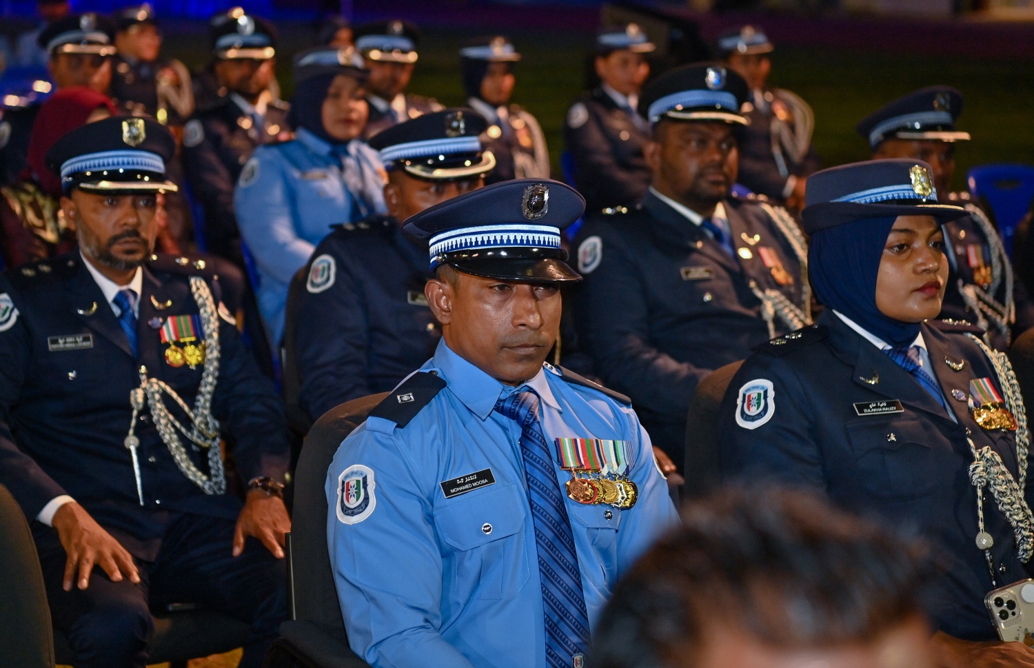 ފުލުހުންގެ ހިދުމަތަށް 90 އަހަރު ފުރުމުގެ މުނާސަބަތާ ގުޅިގެން ބޭއްވި ޖަލްސާގައި ފުލުހުން ބައިވެރިވަނީ -- ފޮޓޯ: ރައީސް އޮފީސް