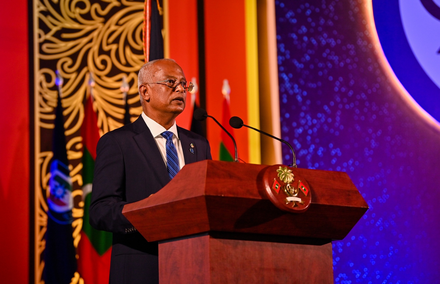 ފުލުހުންގެ ހިދުމަތަށް 90 އަހަރު ފުރުމުގެ މުނާސަބަތާ ގުޅިގެން ހުޅުމާލޭ ސިންތެޓިކް ޓްރެކްގައި ބޭއްވި ރަސްމީ ޖަލްސާގައި ރައީސް އިބްރާޙިމް މުހައްމަދު ސޯލިހް ވާހަކަފުޅު ދައްކަވަނީ -- ފޮޓޯ: ރައީސް އޮފީސް