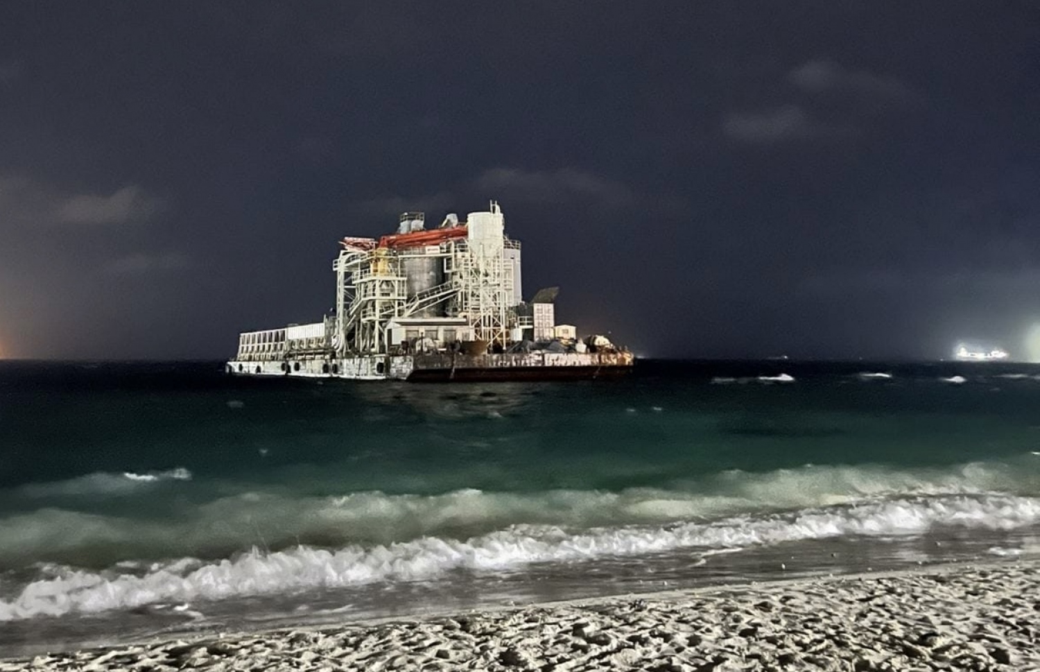 ބްރިޖު ހަދަން ގެންގުޅޭ ބާޖެއް ރޭ ވިލިިމާލެ ފަރު ކައިރީގައި.