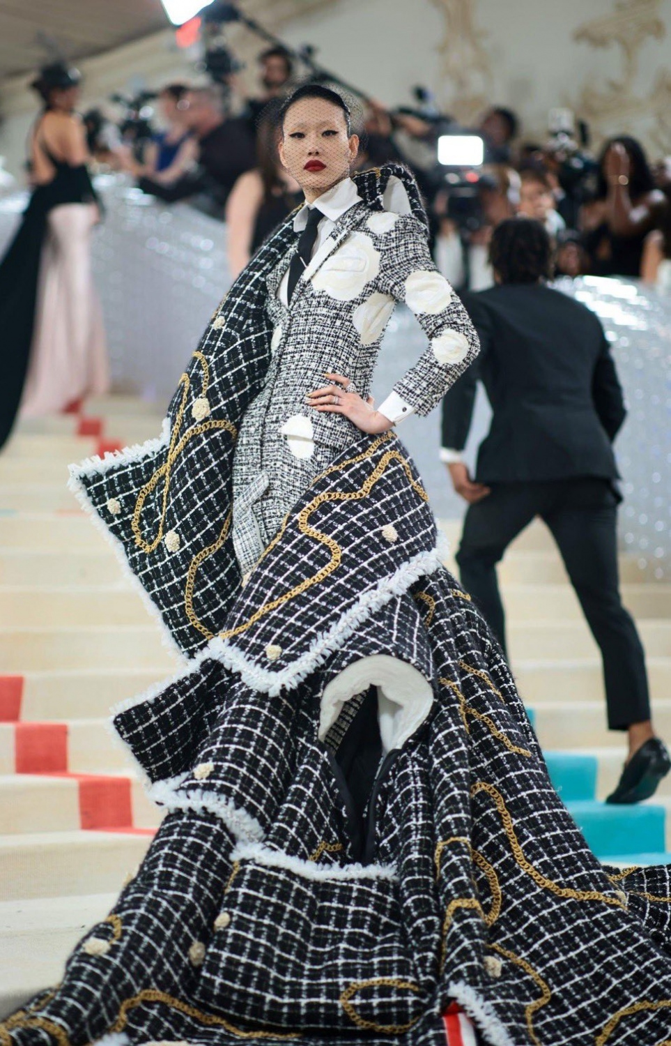 "ވޯގް" މެގަޒިން އިން އިންތިޒާމުކޮށްގެން އެމެރިކާގެ ނިއު ޔޯކުގައި ހުންނަ "ދަ މެޓްރޮޕޮލިޓަން މިއުޒިއަމް އޮފް އާޓް" ގައި ބޭއްވި މި އަހަރުގެ މެޓް ގާލާގައި ފަންނާނަކު ބައިވެރިވަނީ.-- ފޮޓޯ: ޓްވިޓާ