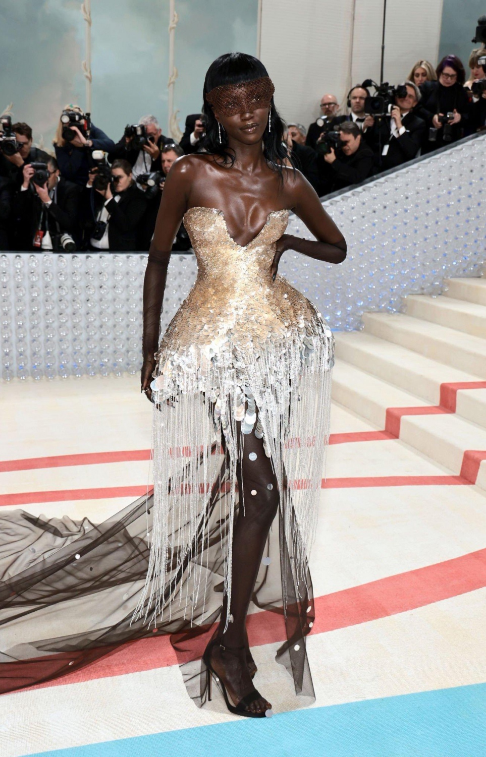 "ވޯގް" މެގަޒިން އިން އިންތިޒާމުކޮށްގެން އެމެރިކާގެ ނިއު ޔޯކުގައި ހުންނަ "ދަ މެޓްރޮޕޮލިޓަން މިއުޒިއަމް އޮފް އާޓް" ގައި ބޭއްވި މި އަހަރުގެ މެޓް ގާލާގައި ފަންނާނަކު ބައިވެރިވަނީ.-- ފޮޓޯ: ޓްވިޓާ