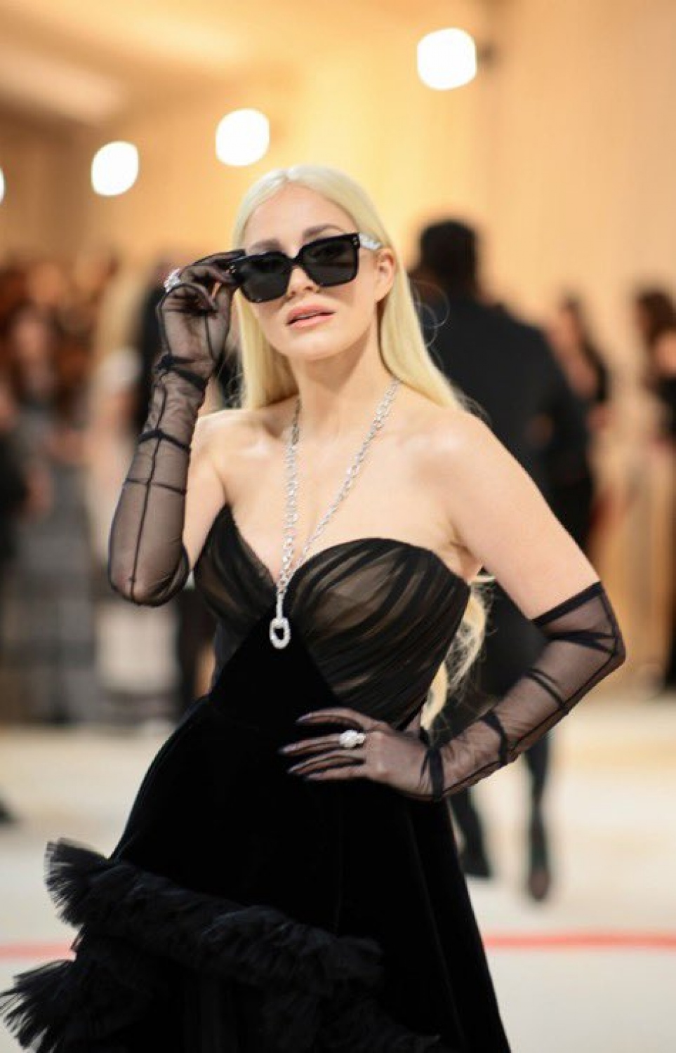 "ވޯގް" މެގަޒިން އިން އިންތިޒާމުކޮށްގެން އެމެރިކާގެ ނިއު ޔޯކުގައި ހުންނަ "ދަ މެޓްރޮޕޮލިޓަން މިއުޒިއަމް އޮފް އާޓް" ގައި ބޭއްވި މި އަހަރުގެ މެޓް ގާލާގައި ފަންނާނަކު ބައިވެރިވަނީ.-- ފޮޓޯ: ޓްވިޓާ